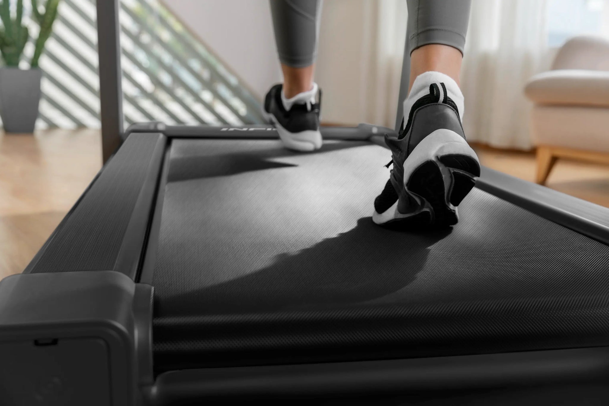 WalkingPad® i15 Pro med Floating RunPad - Treningsgiganten.no
